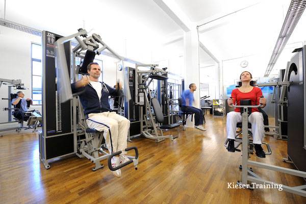 Sportstudios: Fitness und Kraftaufbau in München